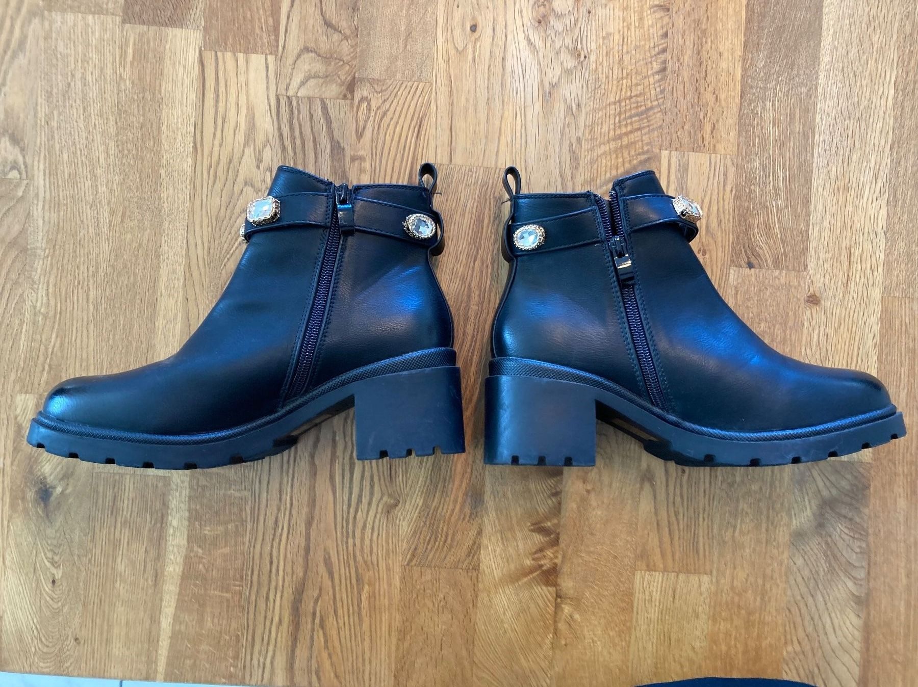 Scarpe da donna: Stiefeletten 39 mit Strass einmal getragen – Usato da Wängi venduto da Kaesli 4