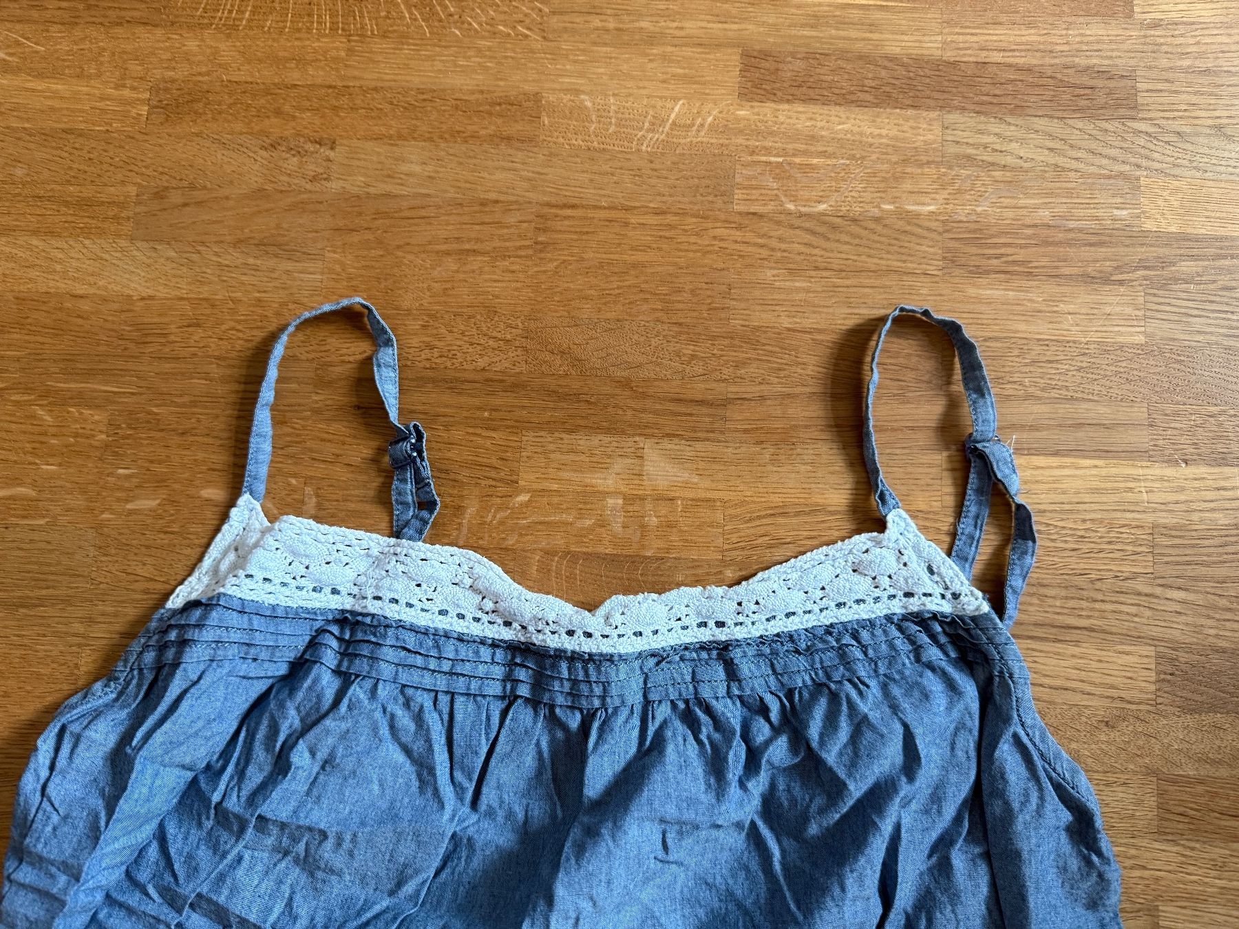 Tute: Mini-Jumpsuit aus den 00ern – Usato da Winterthur venduto da Bahareeba 1