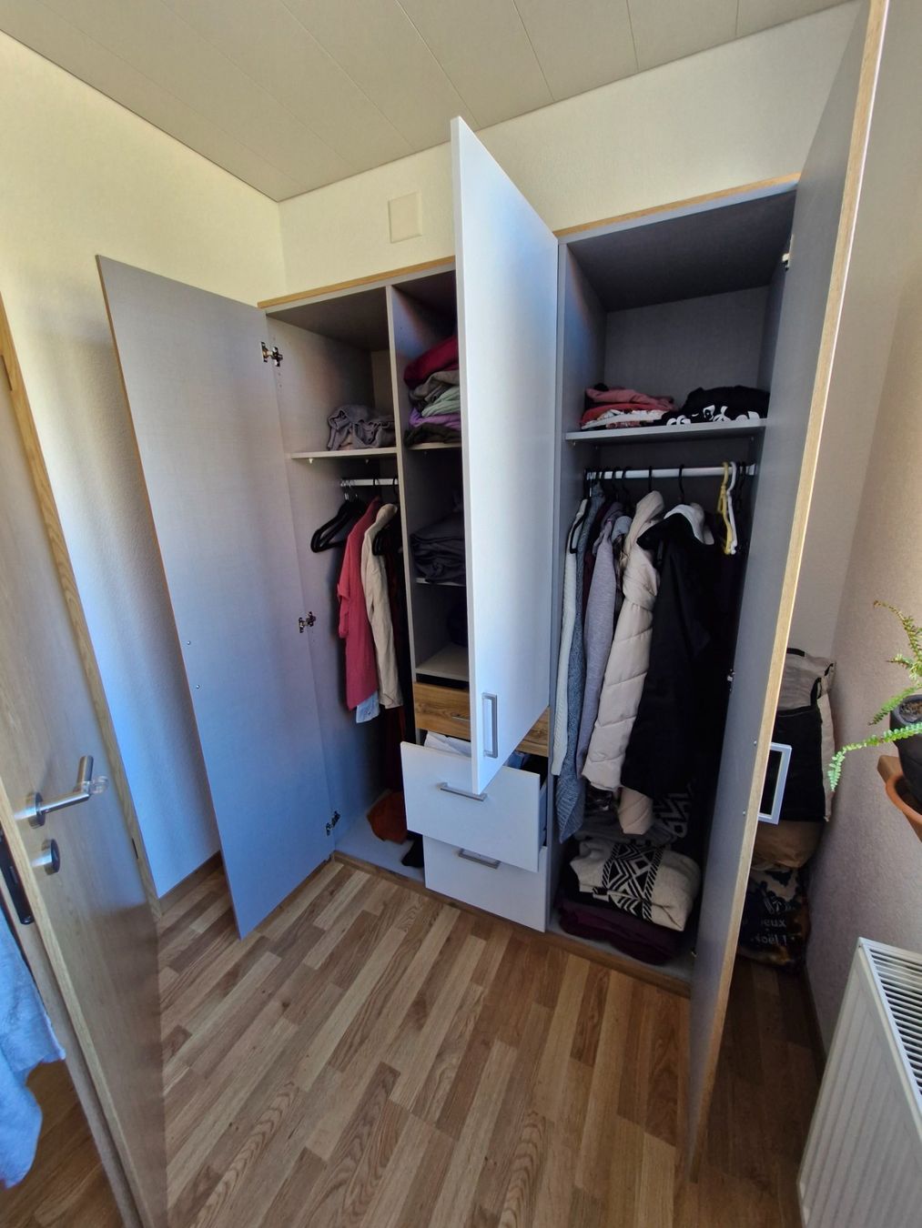 Armadi: Armoire 3 portes – Nuovo (secondo la descrizione) da Saignelégier venduto da sol_t72q 1