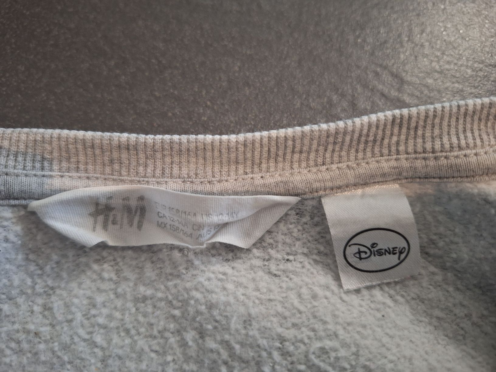 H&M Maglioni & Felpe: Pullover H&M Disney Mickey Mouse grau Grösse 158/164 – Usato da Brittnau venduto da Norge77 1
