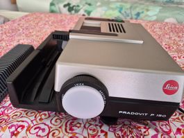 Dia-Projektor PRADOVIT P 150 von Leica