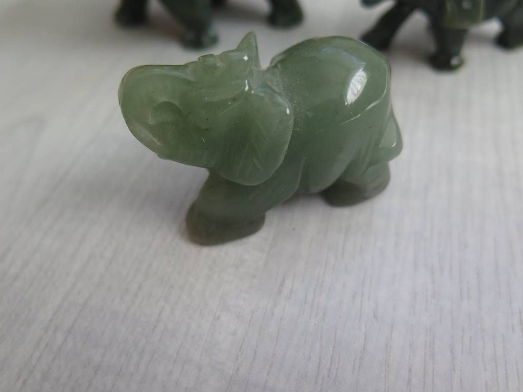 Figuren: 3 Grüne Jade Elefanten in Grün – Gebraucht aus Schaffhausen von Yamakana51L8736OQ8 1