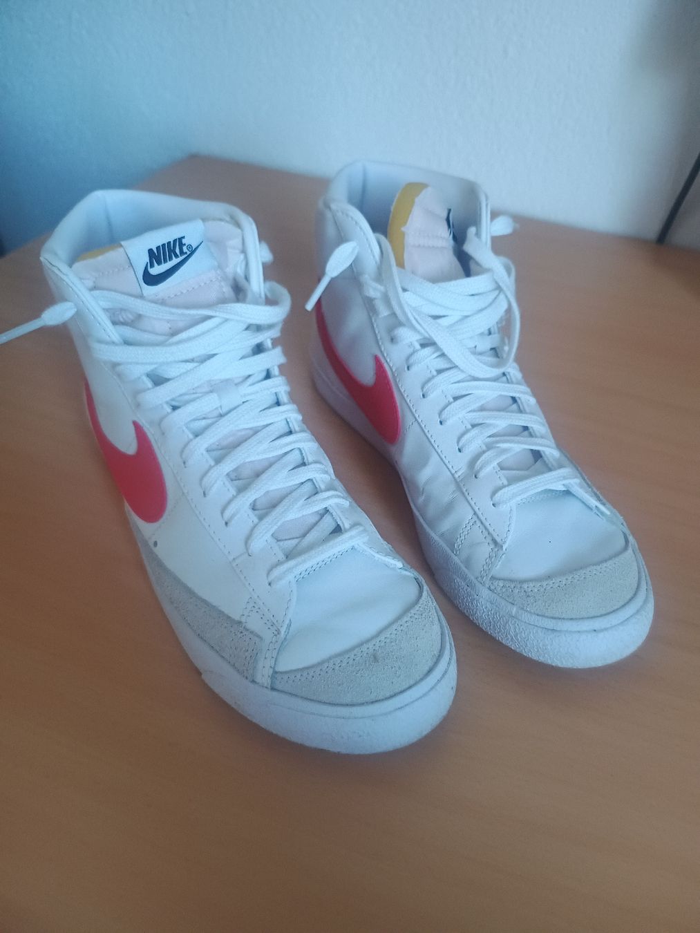 Nike Scarpe da uomo: Neue Nike Mid Blazer | Grösse 44.5 – Nuovo (secondo la descrizione) da Kriegstetten venduto da bucher2227