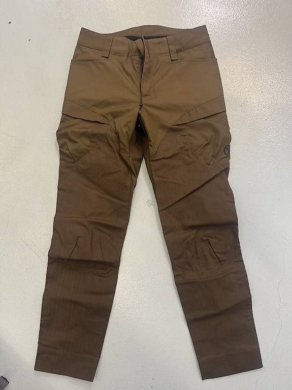 Pantaloni: ThruDark Heritech Sylvan Trousers – Usato da Schwanden i.E. venduto da Kawo1