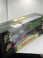 Neuwertiger ferngesteuerter Traktor für kleine Farmer!