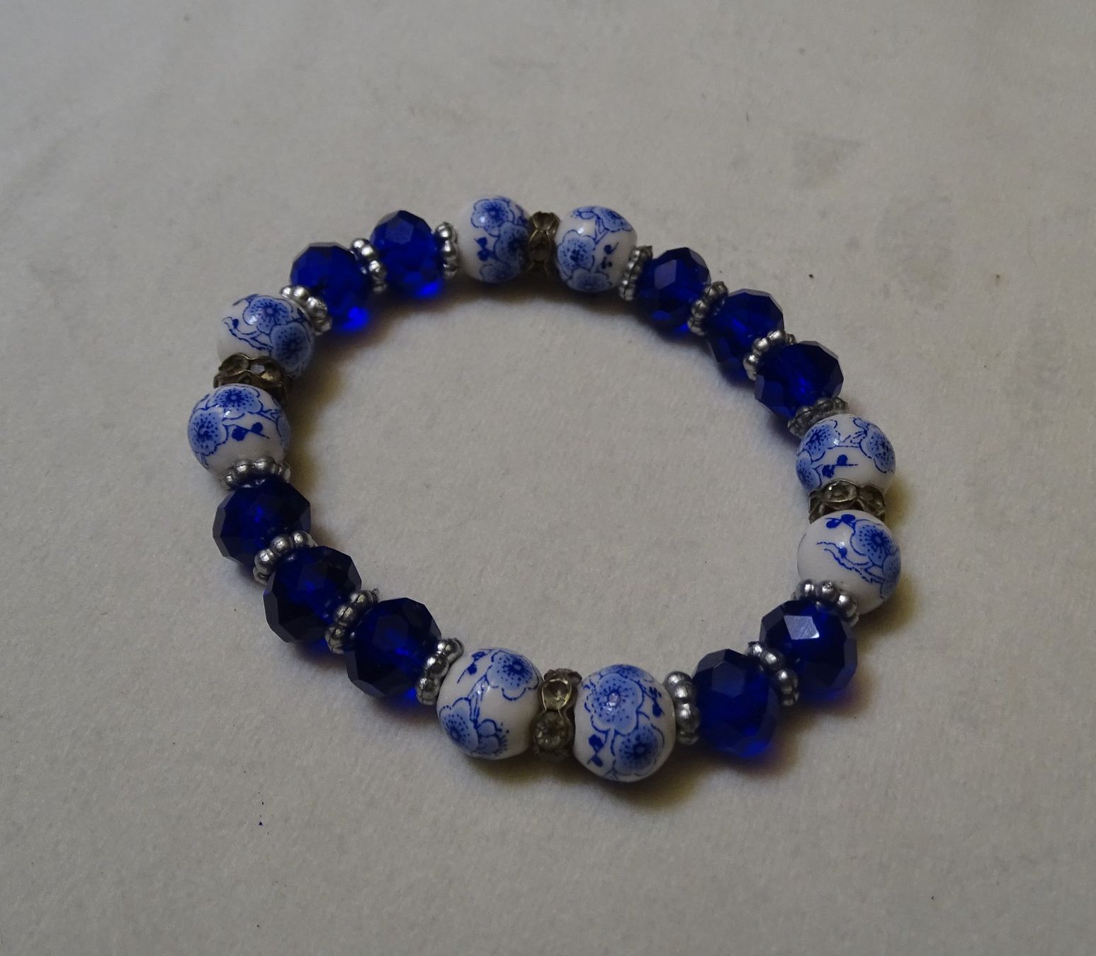 Bracciali & Braccialetti: ***TOP*** Armperlenkette Blau-Weiss Muster ***TOP*** – Usato da Zofingen venduto da Felix459