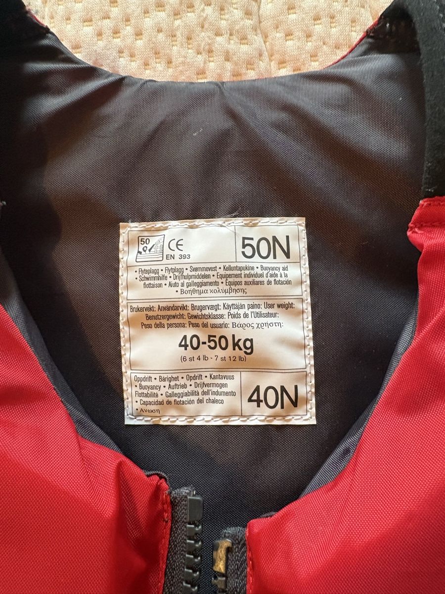 Helly Hansen Gilets de sauvetage: Schwimmweste  – D'occasion à Seftigen par Dengel336 1