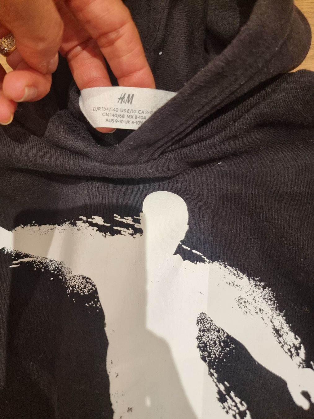 H&M Maglioni & Felpe: 2 H&M Kapuzenpullover, 134/140 – Usato da Buttikon SZ venduto da Limo180 4