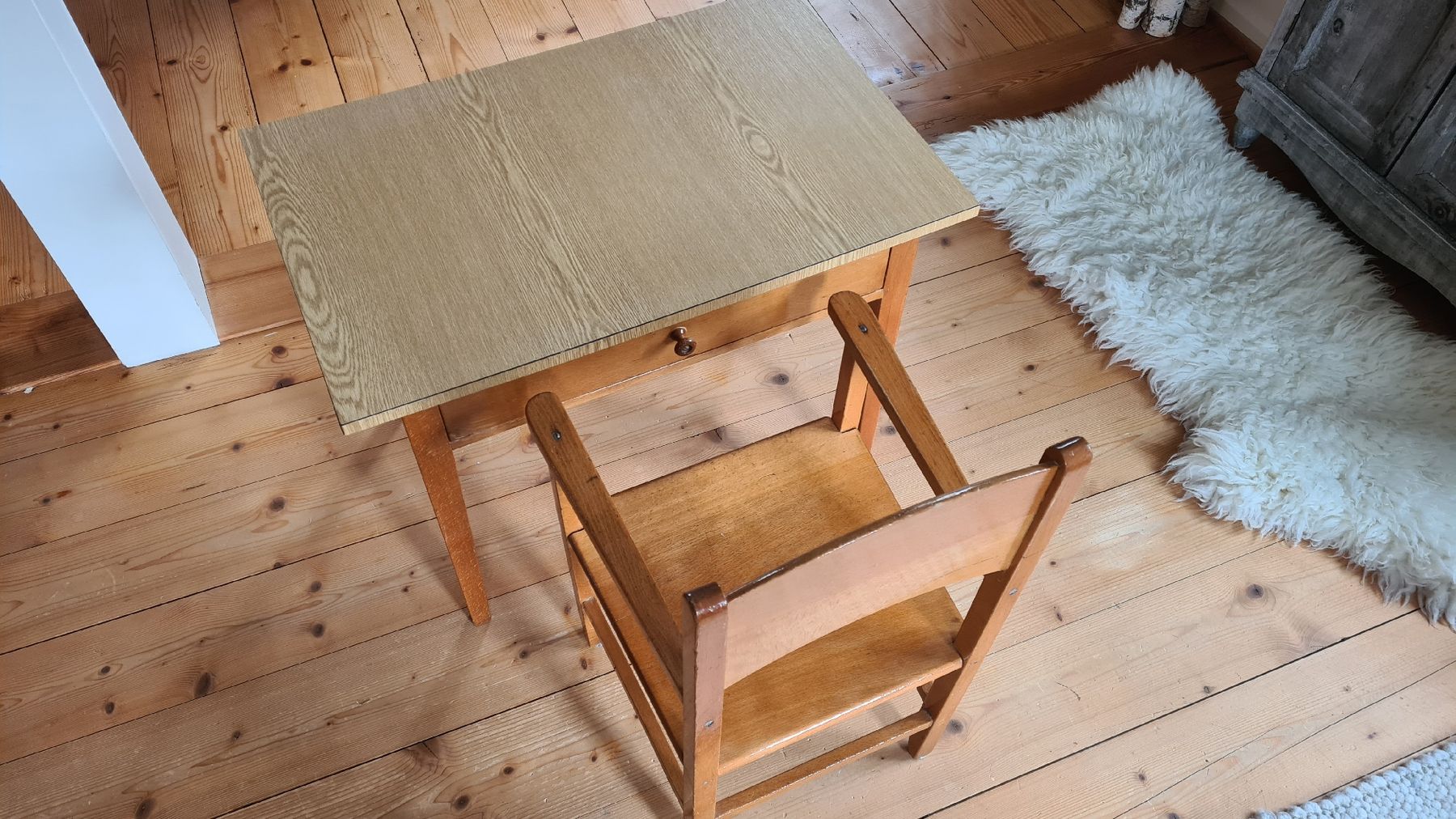 Set di tavolo e panche: Kindertisch mit Stuhl – Usato da Wald ZH venduto da Imlac