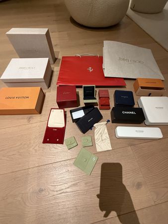 Diverse Designer Boxen/Tüten: Chanel, LV, Cartier u.v.m.