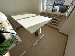 IKEA Schreibtisch höhenverstellbar weiss neuwertiger Zustand