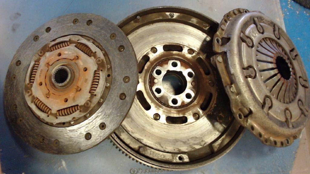 Audi Tutti pezzi di ricambio auto: Zweimassenschwungrad Audi / VW – Usato da Grenchen venduto da Pumaa1977