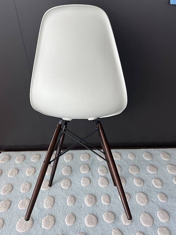 Stühle: ORIGINAL Eames Plastic Side Chair DSW – Gebraucht aus Rotkreuz von Vitamin_Sea 2
