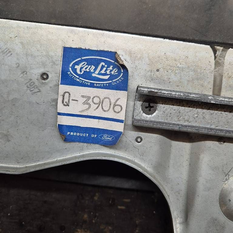 Tutti pezzi di ricambio auto: Seitenscheibe Ford Mustang  – Usato da Münchwilen TG venduto da Gearbox69