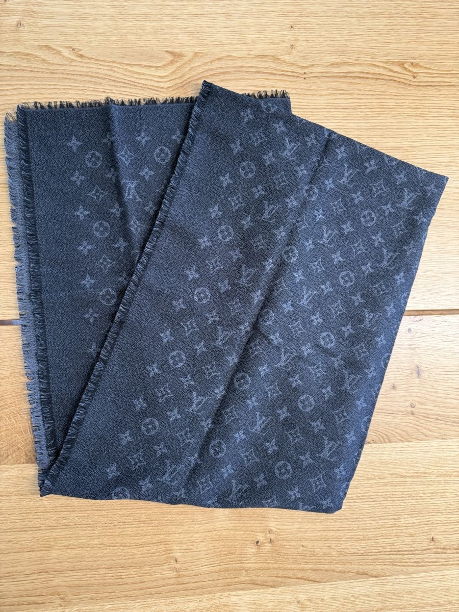 Louis Vuitton Foulards & écharpes: Louis Vuitton Monogram Classic scarf – Neuf (Voir description) à Zollikerberg par mik_5skf 2