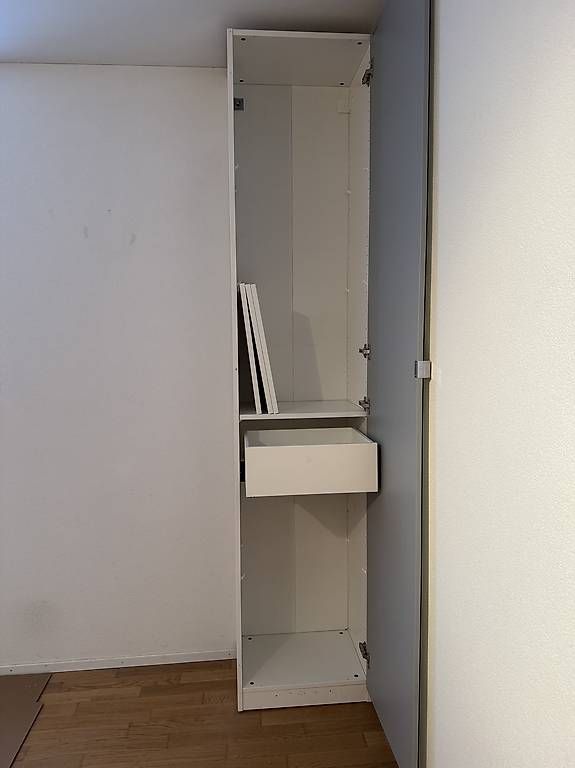 Armoires miroirs: Ikea Spiegelschrank – D'occasion à Therwil par niggidaetsch 1
