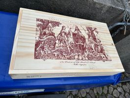 Weinkiste mit Schiebedeckel mit Skelett / Totenkopf Bild