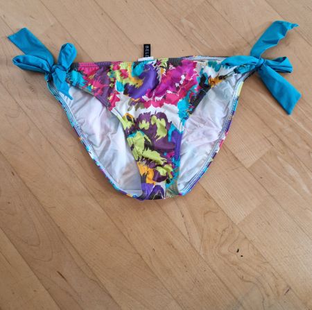 Beldona Bikinihose Blumenmuster Grösse S Bindeband neuwertig