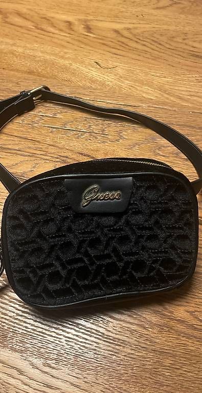 Taschen für Damen: Guess Bauchstasche – Gebraucht aus Buchs AG von fpatricia