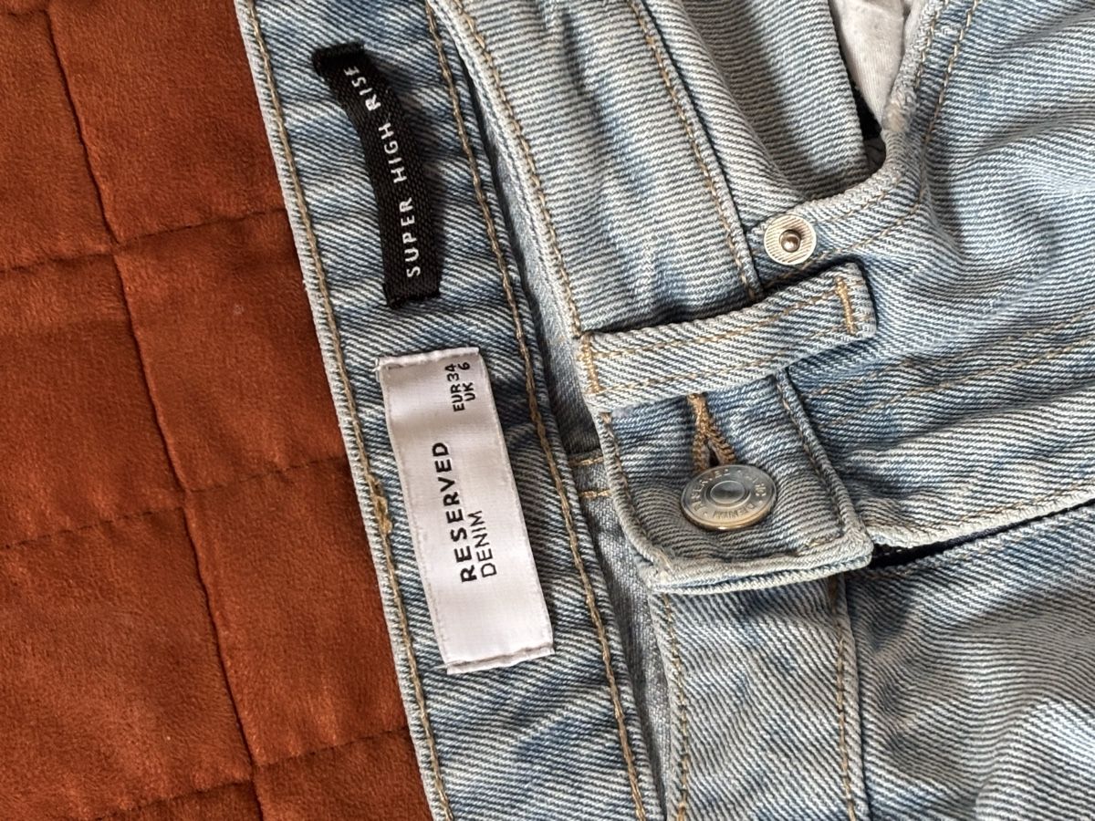 Jeans: Jeans taille haute Reserved, Denim Super, Taille 34 – Usato da La Chaux-de-Fonds venduto da lea_77ly 2