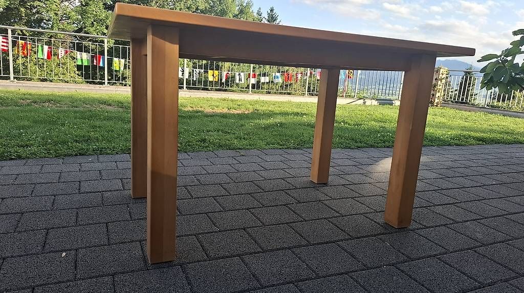 Tables: Holztisch massiv Buche – D'occasion à Ernetschwil par 78Pitsch