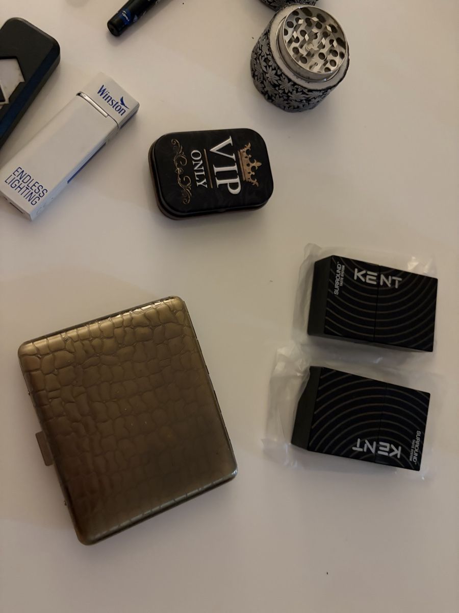 Zigarren: Rauch Zubehör Set E-Lighter Grinder Etui Aschenbecher – Gebraucht aus Galgenen von Miachelle 2