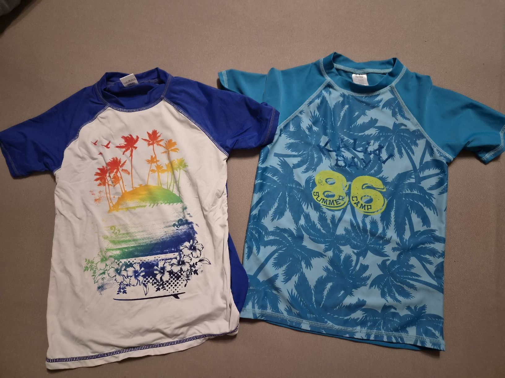 Badehosen: Bade T-Shirts / UV Shirts Grösse 128  – Gebraucht aus Altishofen von tammy05