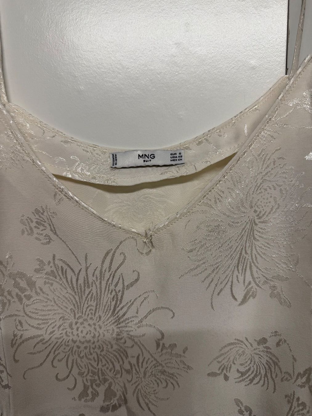 Mango Tops: Top weiss gemustert Marke Mango Gr. S Creme Seide – Gebraucht aus Itingen von Granini_93 2