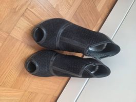 Schwarze Sommer-Stiefeletten mit Absatz, Grösse 35