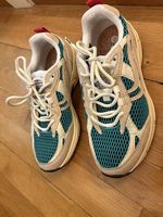 Sneakers von Genesis