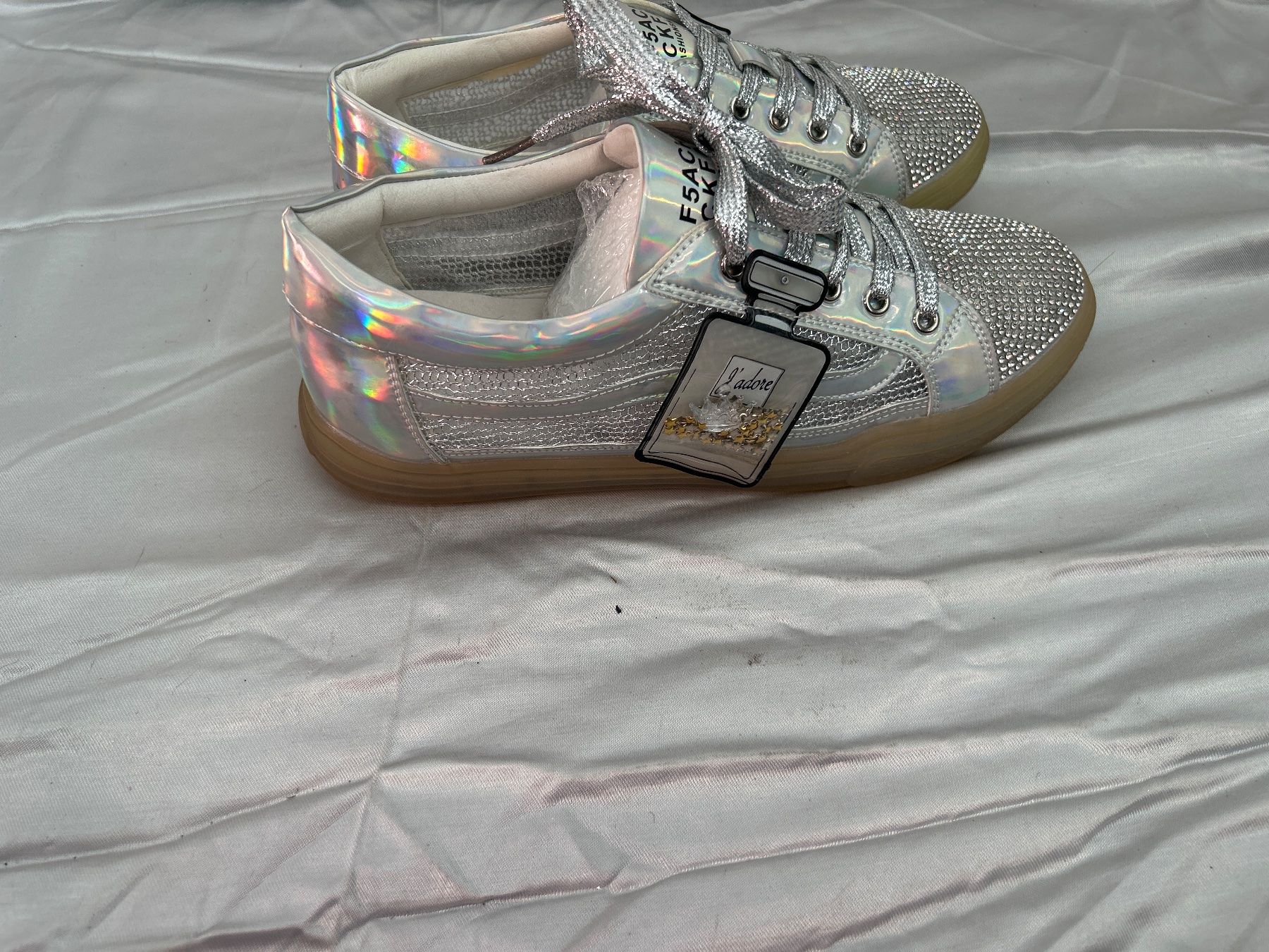 Scarpe da donna: Sneakers silber Gr 37 Neu Gratis Versand – Nuovo e nell'imballaggio originale da Regensdorf venduto da Spyke55 3
