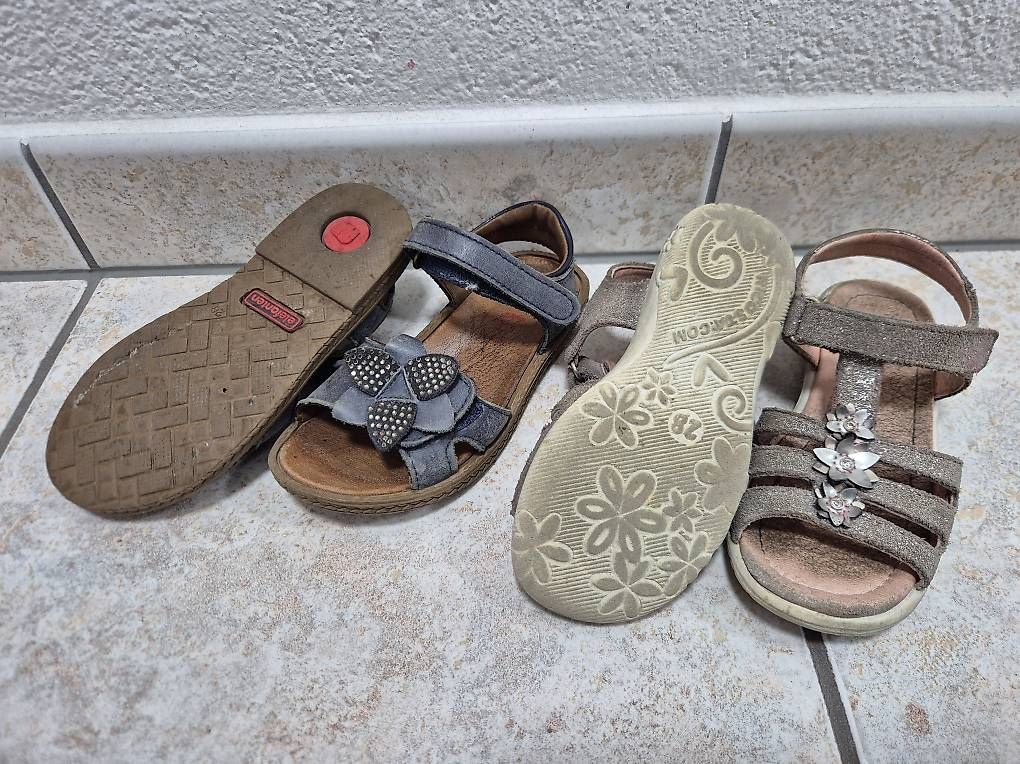 Scarpe per ragazze: Zwei Sandalen Grösse 28 – Usato da Horw venduto da arco35 1