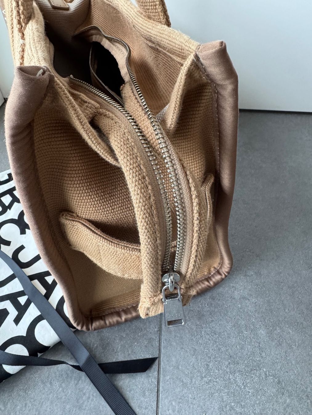 Marc Jacobs Taschen für Damen: Marc Jacobs The Jacquard Medium Tote Bag - Camel – Gebraucht aus Lausanne von ais_yxt8 5