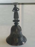 Glocke mit Figur Ethno Deko Metall (S15)