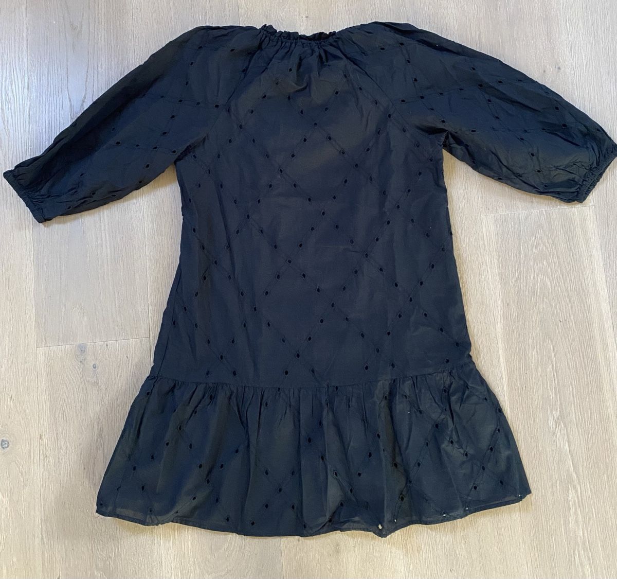 Primark Vestiti: Neues schwarzes Kleid mit Lochmuster, Grösse 32 – Nuovo (secondo la descrizione) da Winkel venduto da Flyhy2020 2