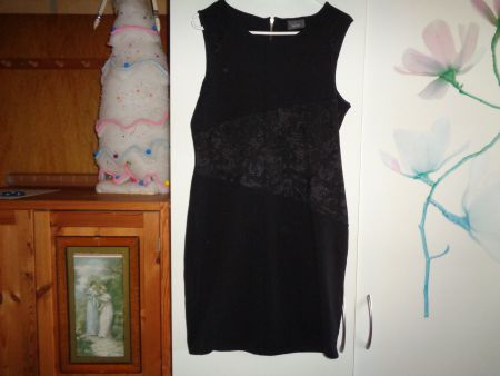 *** Etuikleid *** / von C&A / mit Spitzen Details ab 1.00