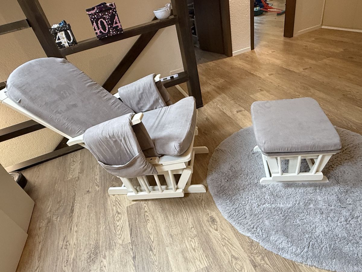 Poltrone: Stillstuhl mit Hocker, guter Zustand, Grau – Usato da Kirchleerau venduto da h_andle