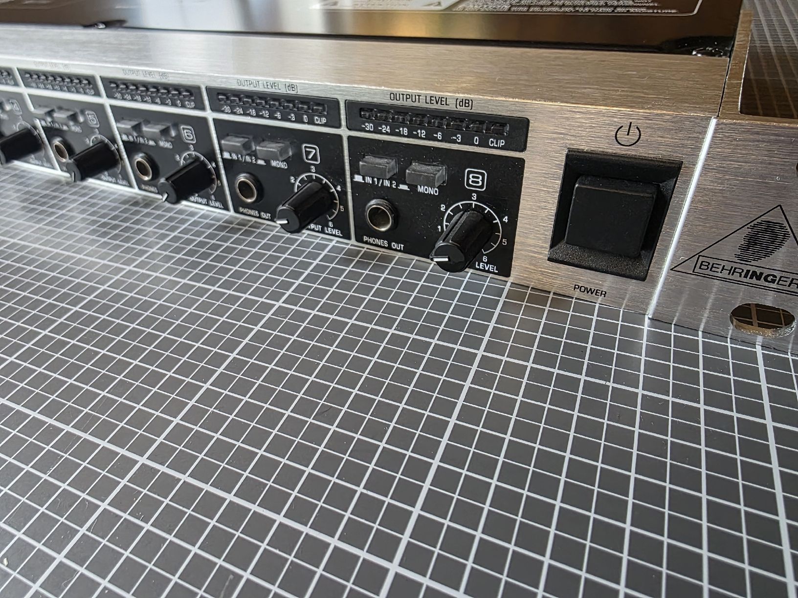 Behringer Amplificatori: Behringer Powerplay Pro 8 Kopfhörerverstärker – Usato da Uerzlikon venduto da Chalb0815 4