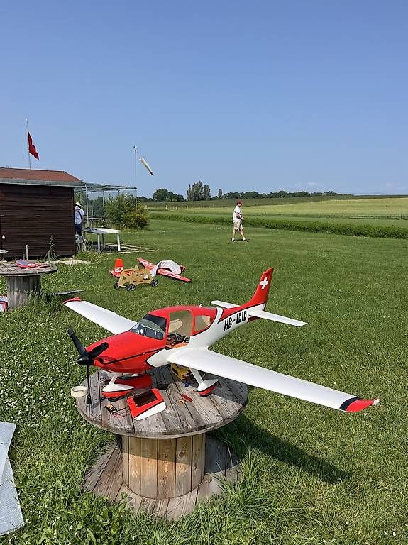Modellismo RC: Cirrus SR20 hangar 9 246cm 12S – Usato da Veyrier venduto da F000r 2