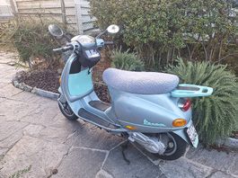 Vespa et4 125 cc.