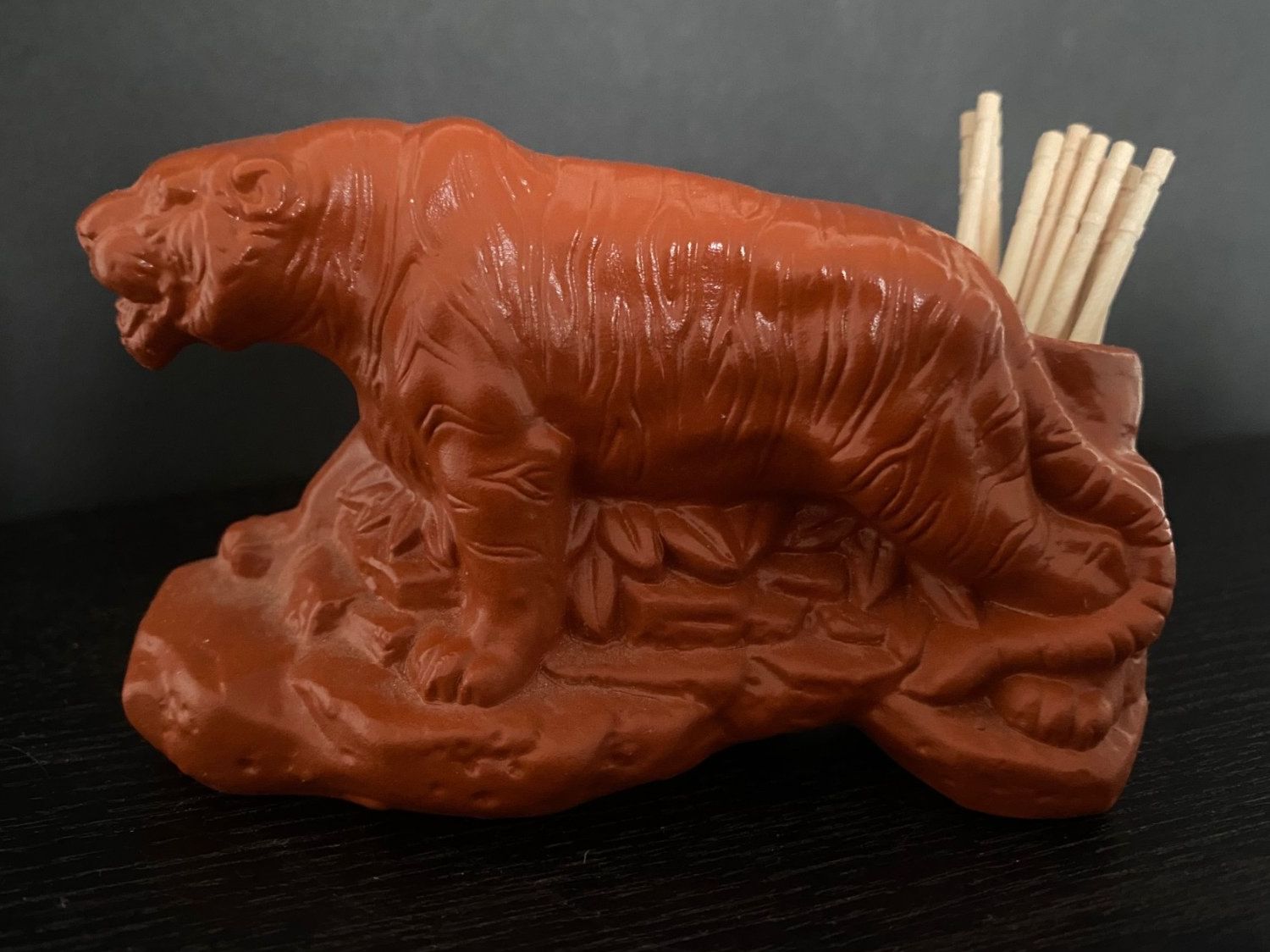 Statuette: Zahnstocherhalter aus Japan "Tora" – Nuovo (secondo la descrizione) da Aarau venduto da chicochicomama