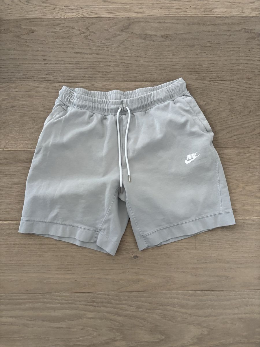 Pantaloni: Nike Shorts – Usato da Horgen venduto da zimtaoui