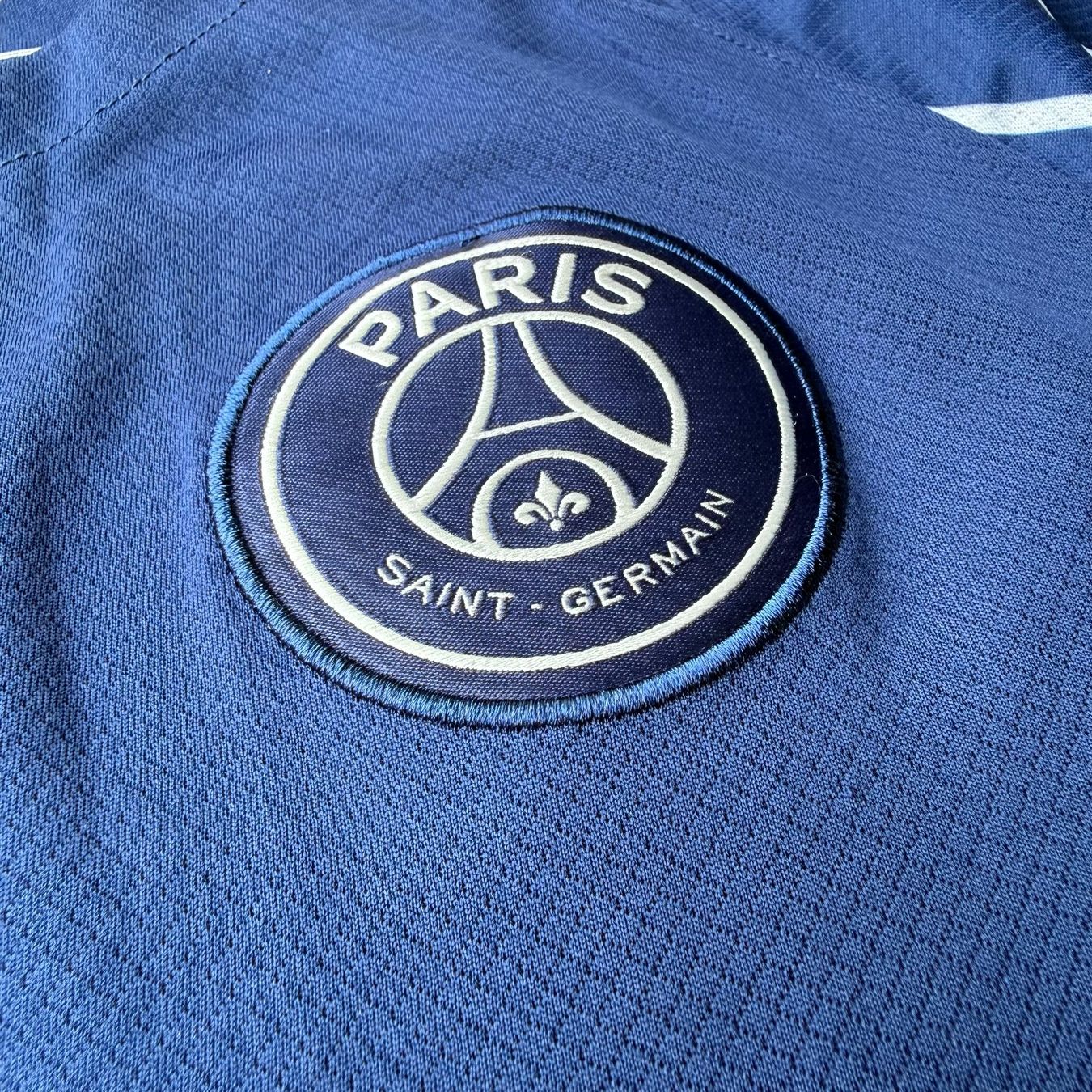 Canottiere & Pantaloni: Maillot Supporter Paris Saint-Germain, D. DOUÉ – Usato da Thônex venduto da Suisse.Shopping 4