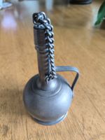 Antike Zinnflasche mit Deckel und Prägung