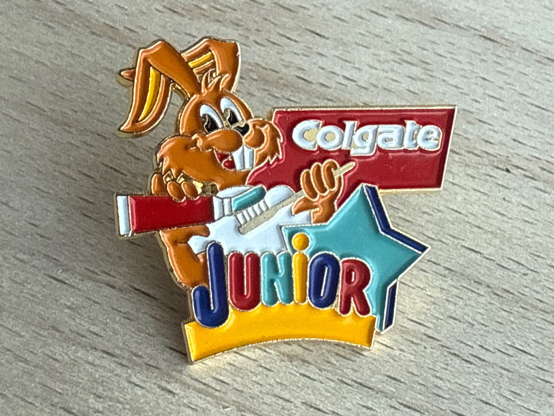 Plaquettes & Badges: Pin Colgate Junior – D'occasion à Glattbrugg par Schweigmatt