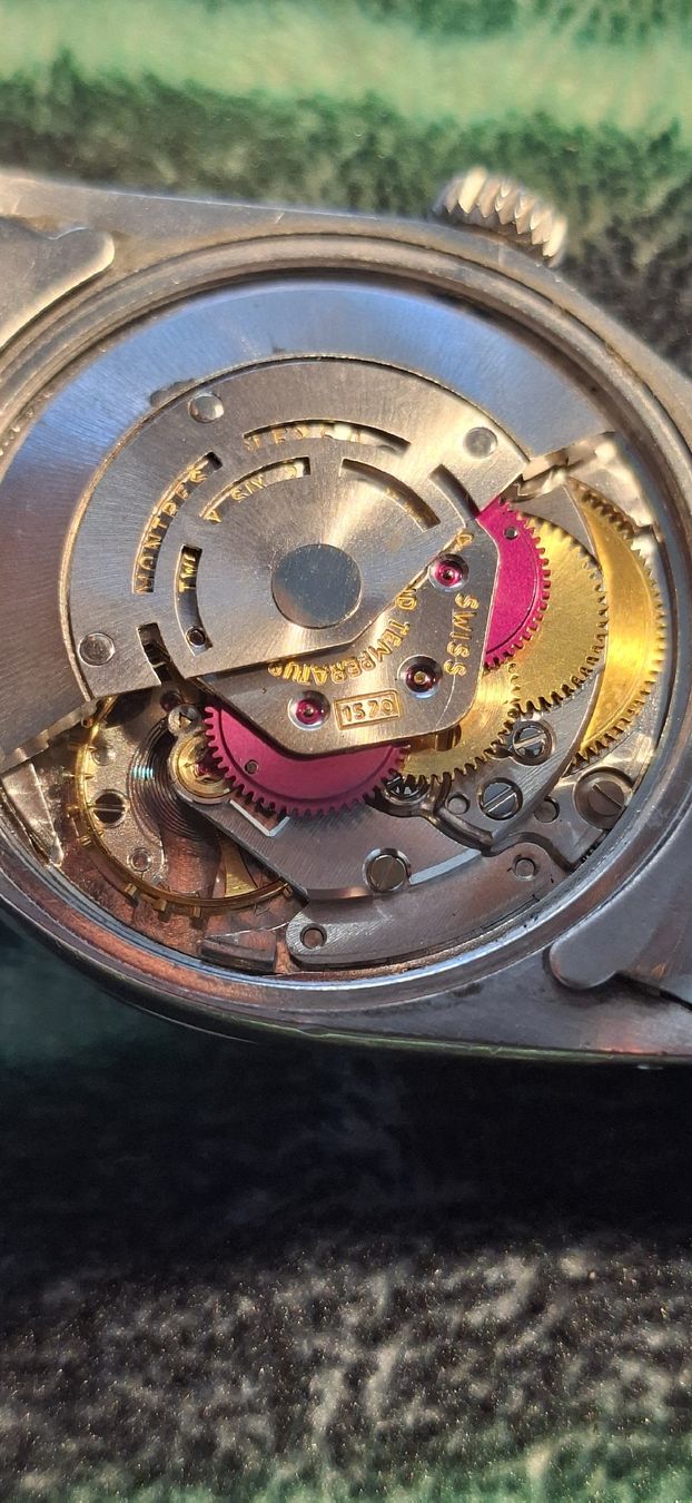 Rolex Montres: Rolex Oyster Perpetual Date Ref 1500 – D'occasion à Roche VD par Monde001 8