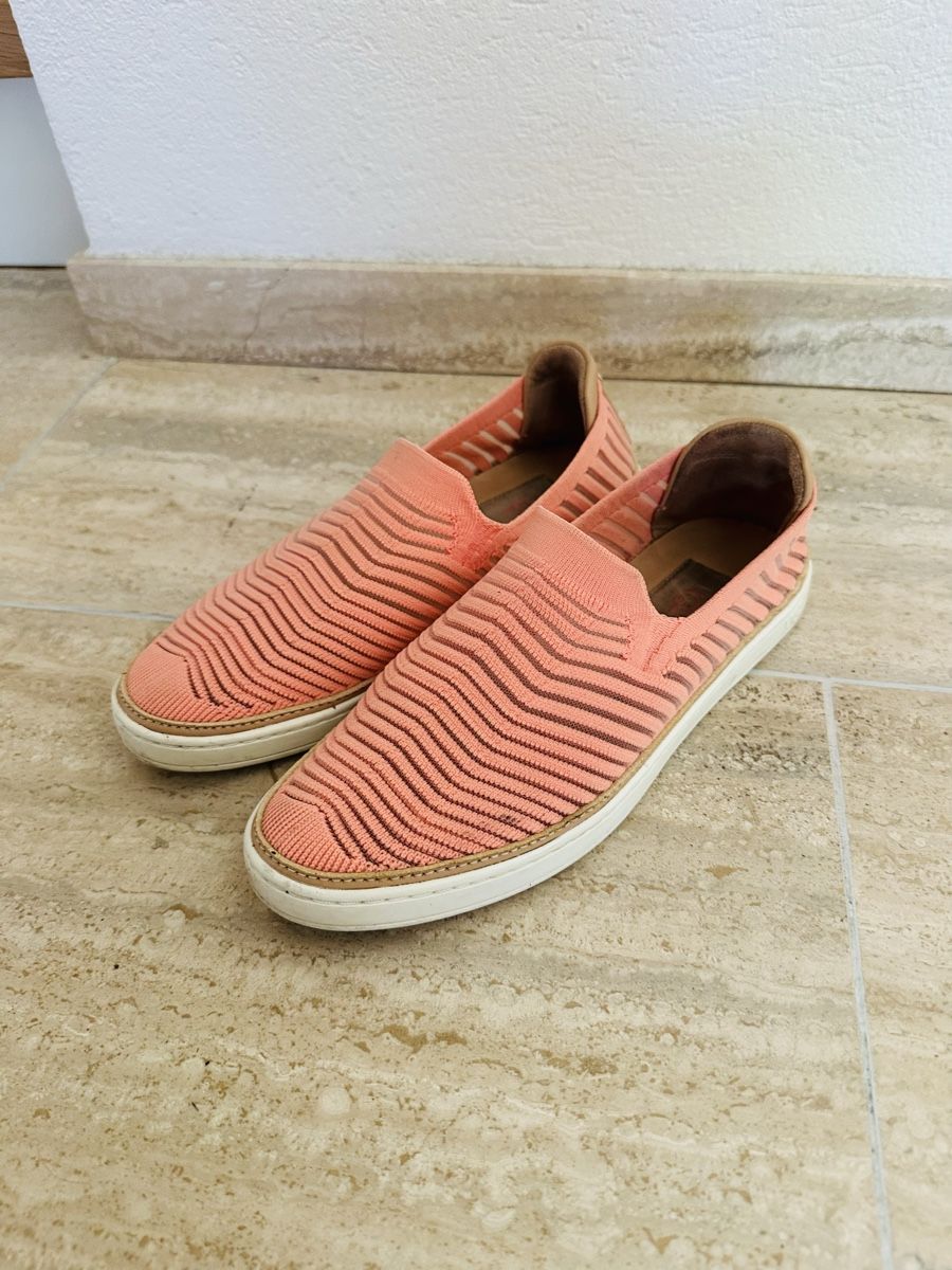 Ugg Damenschuhe: Ugg Slip On Size 37.5 – Gebraucht aus Kilchberg ZH von kku_pv69