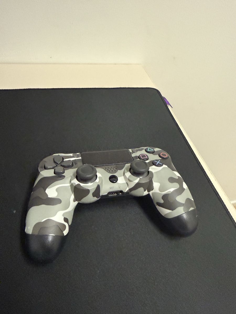 Sony Console: Ps4 Controller camouflage benutzt – Usato da Schlieren venduto da fhaifawi 1