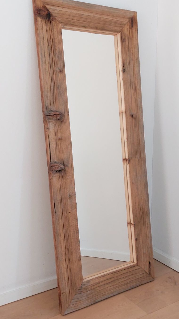 Specchi: Spiegel mit einem Rahmen aus einem Altholzbrett – Nuovo e nell'imballaggio originale da Egnach venduto da Oldwoodstyle 6
