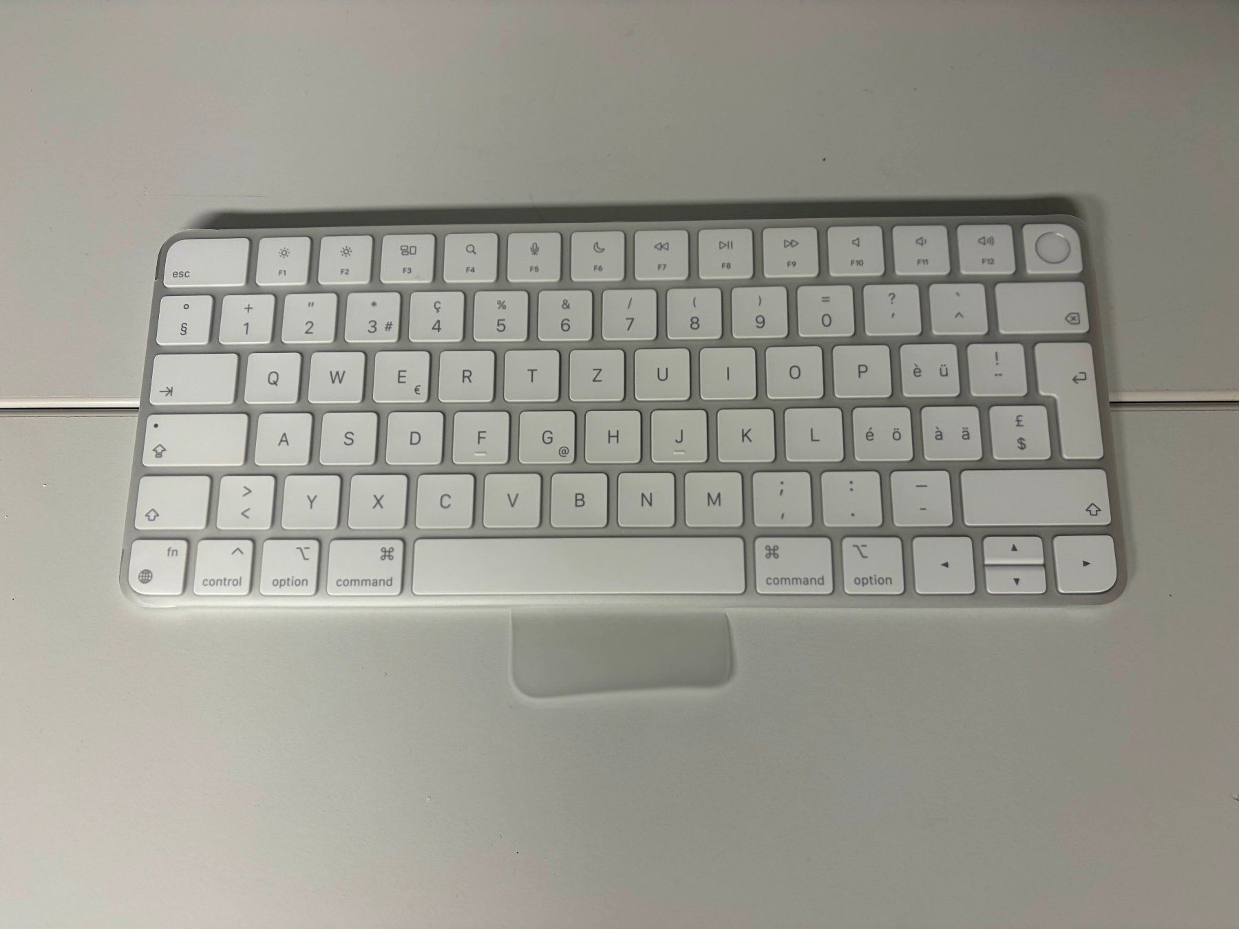 Apple Tastaturen: Apple Magic Keyboard mit Touch ID  neu – Gebraucht aus Igis von Fidel12